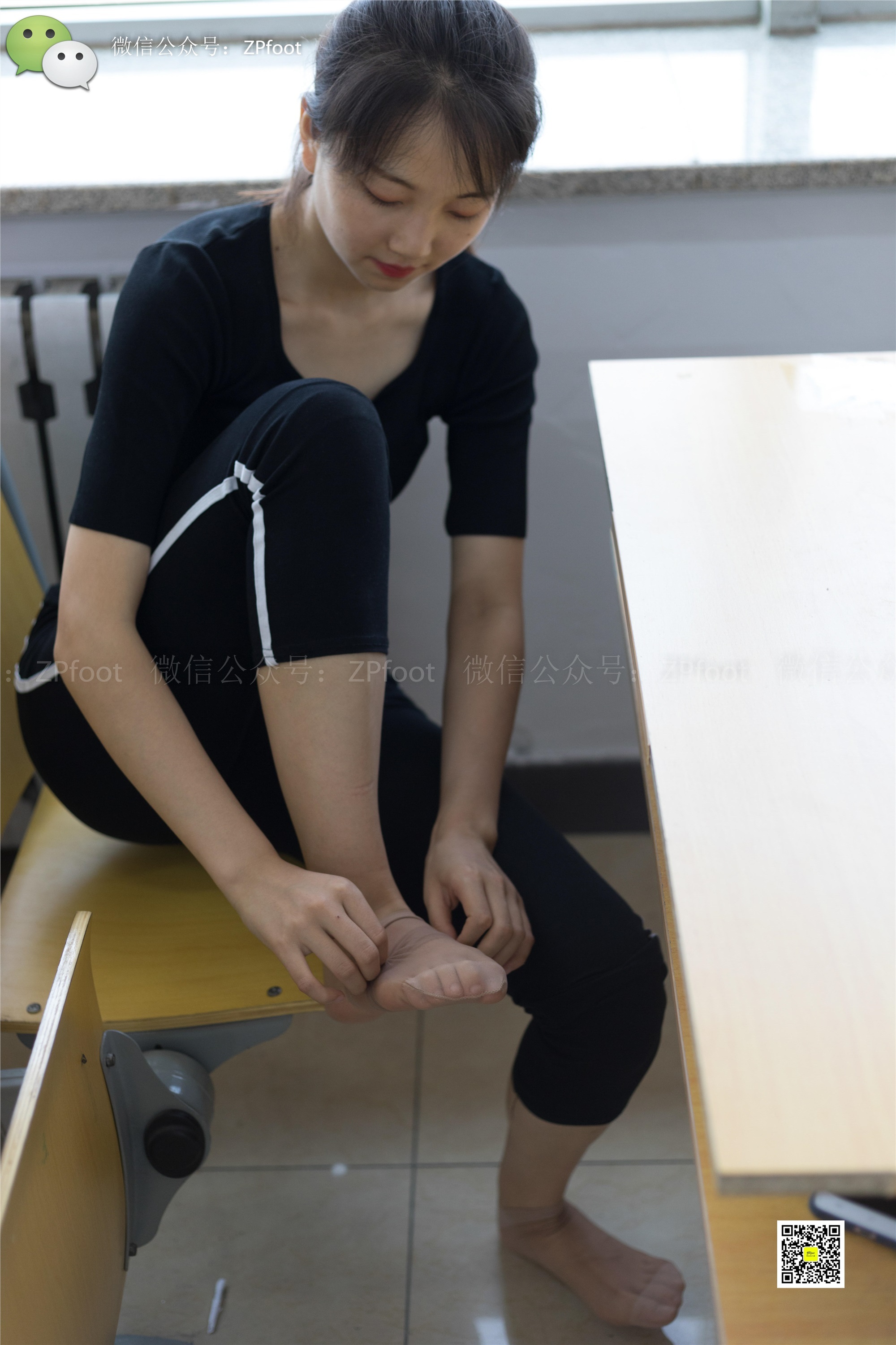 LSS山茶摄影 NO.004 教室短丝裸足